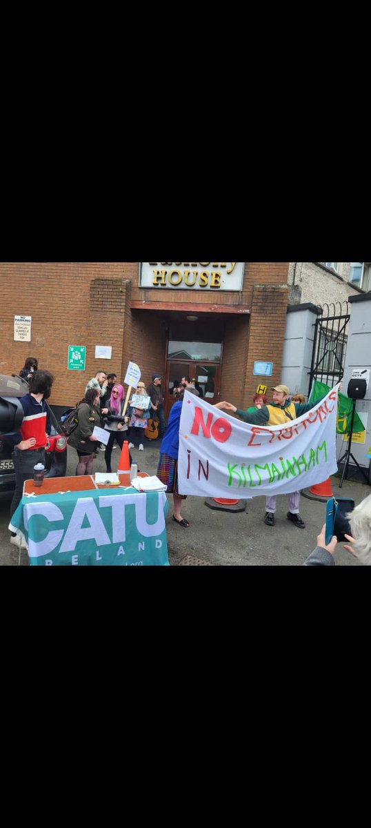 ManueRatte's tweet photo. Great show of support at Tathony House today to prevent tenants from being illegally evicted! People Power to stop Evictions! ✊ @JamesRedNetwork @cllrjohansson @pb4p @CATUInchicore #EndEvictions #HousingForAll https://t.co/4q2QIMb5Ua