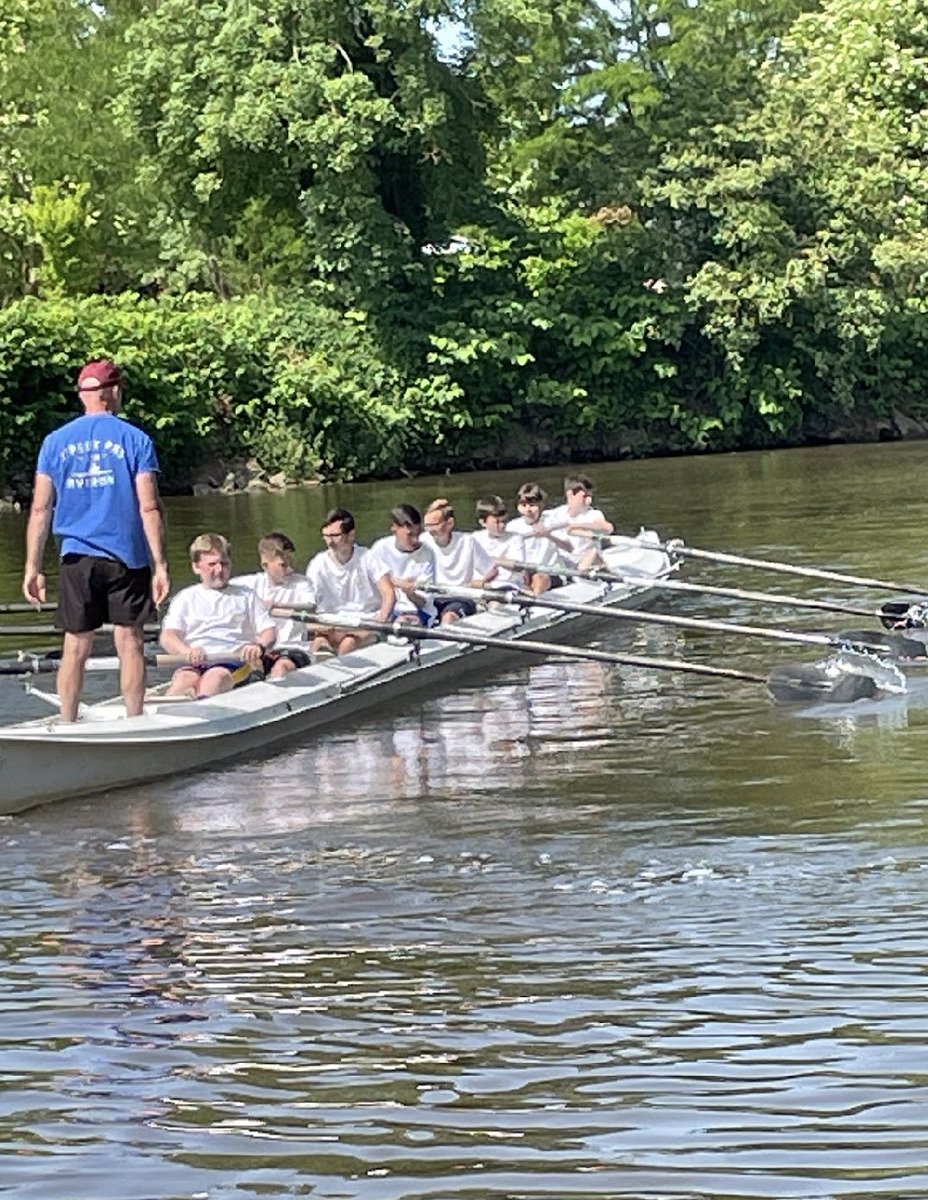 FerryVichy's tweet photo. 🚣‍♀️ 01/06 : 29 élèves ont participé à la finale du #Ramathlon ! 
Les élèves ont ramé sur ergomètre en relais, couru sur 800m et ramé sur l’eau par bateau de 8 ! Merci aux organisateurs et professeurs d’eps ! #aviron @acclermont @DSDEN_03 @BenmiloudKarim @EpsClermont @VilleDeVichy https://t.co/TR9JXneWzW