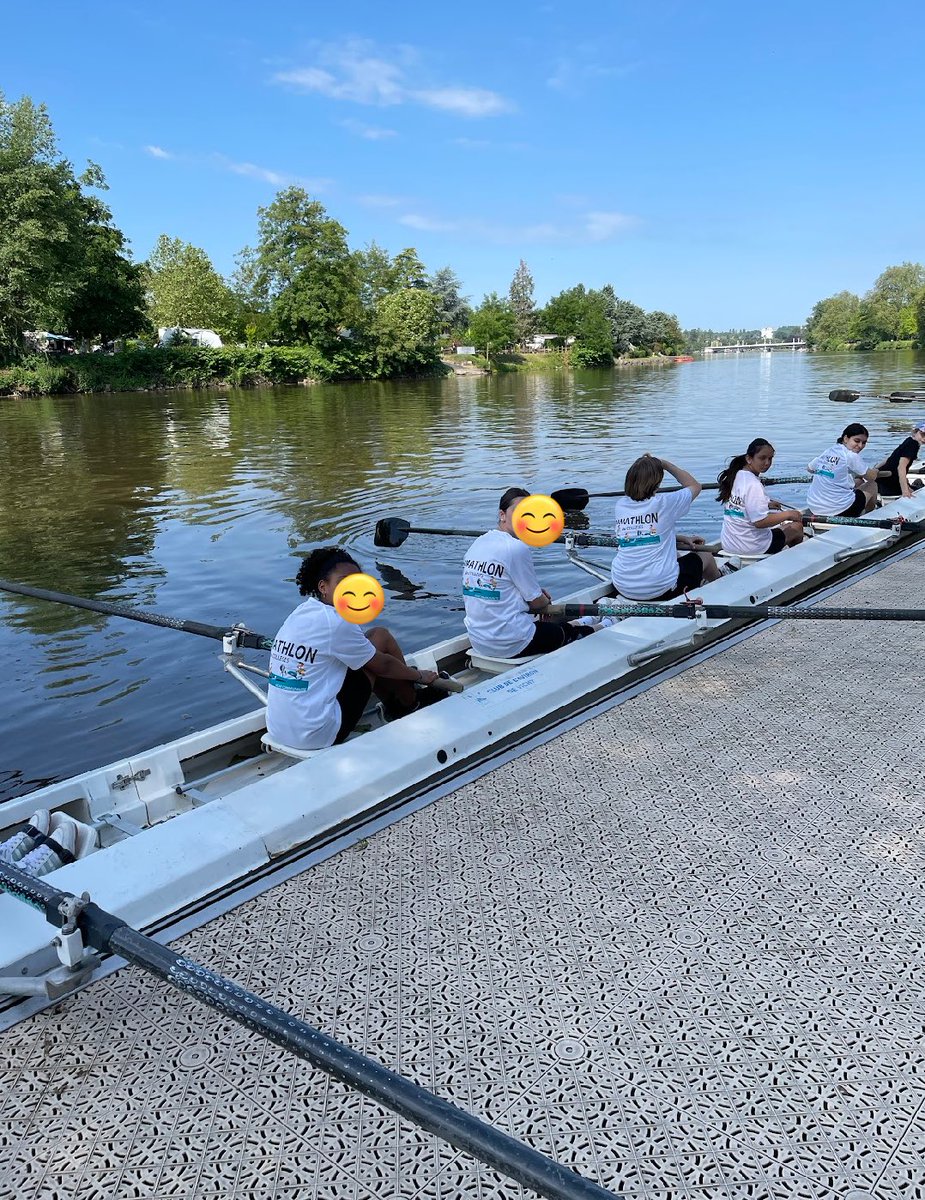 FerryVichy's tweet photo. 🚣‍♀️ 01/06 : 29 élèves ont participé à la finale du #Ramathlon ! 
Les élèves ont ramé sur ergomètre en relais, couru sur 800m et ramé sur l’eau par bateau de 8 ! Merci aux organisateurs et professeurs d’eps ! #aviron @acclermont @DSDEN_03 @BenmiloudKarim @EpsClermont @VilleDeVichy https://t.co/TR9JXneWzW