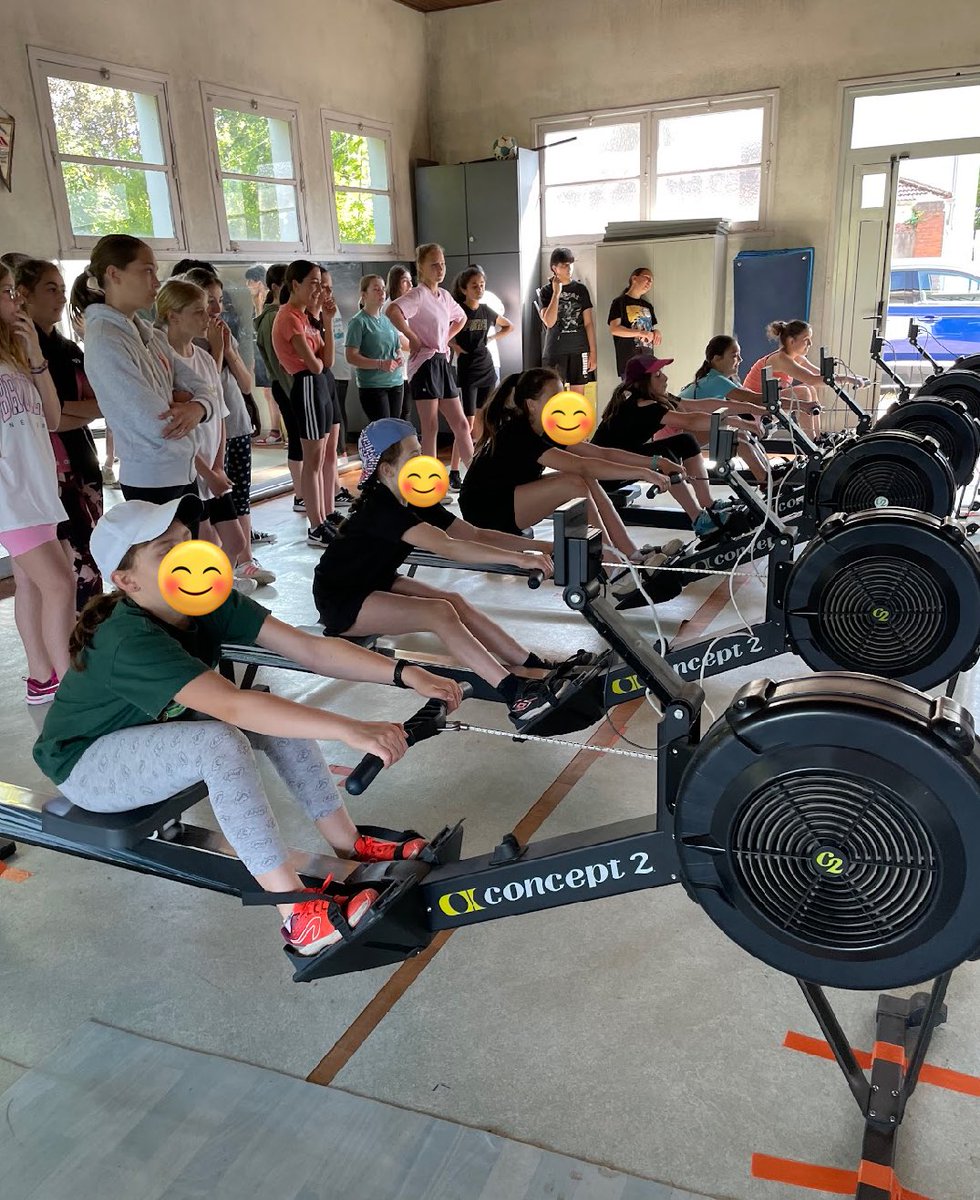 FerryVichy's tweet photo. 🚣‍♀️ 01/06 : 29 élèves ont participé à la finale du #Ramathlon ! 
Les élèves ont ramé sur ergomètre en relais, couru sur 800m et ramé sur l’eau par bateau de 8 ! Merci aux organisateurs et professeurs d’eps ! #aviron @acclermont @DSDEN_03 @BenmiloudKarim @EpsClermont @VilleDeVichy https://t.co/TR9JXneWzW