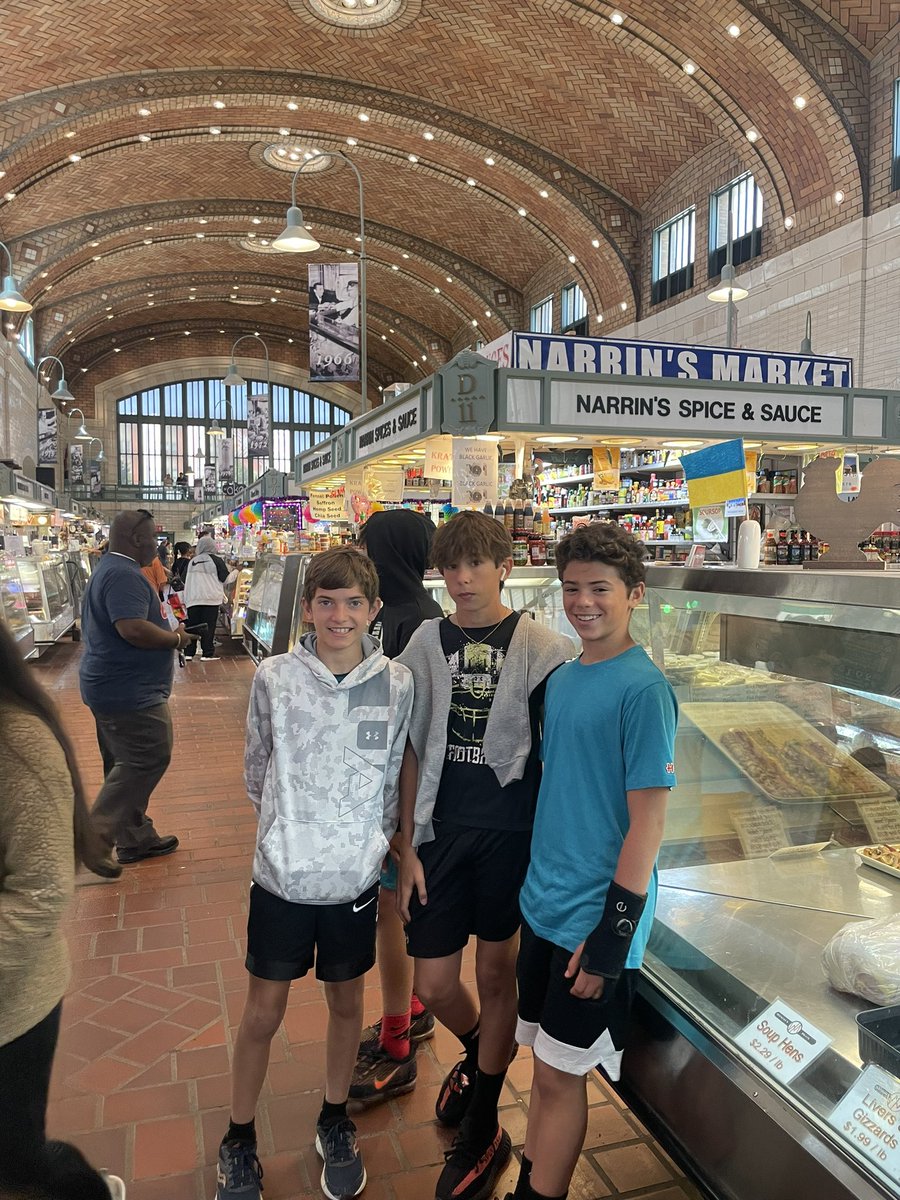 kmayermms's tweet photo. MMS All Star Team in the CLE for our cultural market tour trip! 💚 https://t.co/WTRoObsh5X