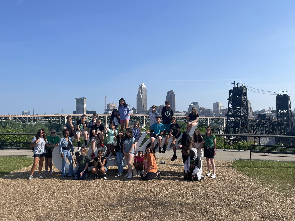 kmayermms's tweet photo. MMS All Star Team in the CLE for our cultural market tour trip! 💚 https://t.co/WTRoObsh5X