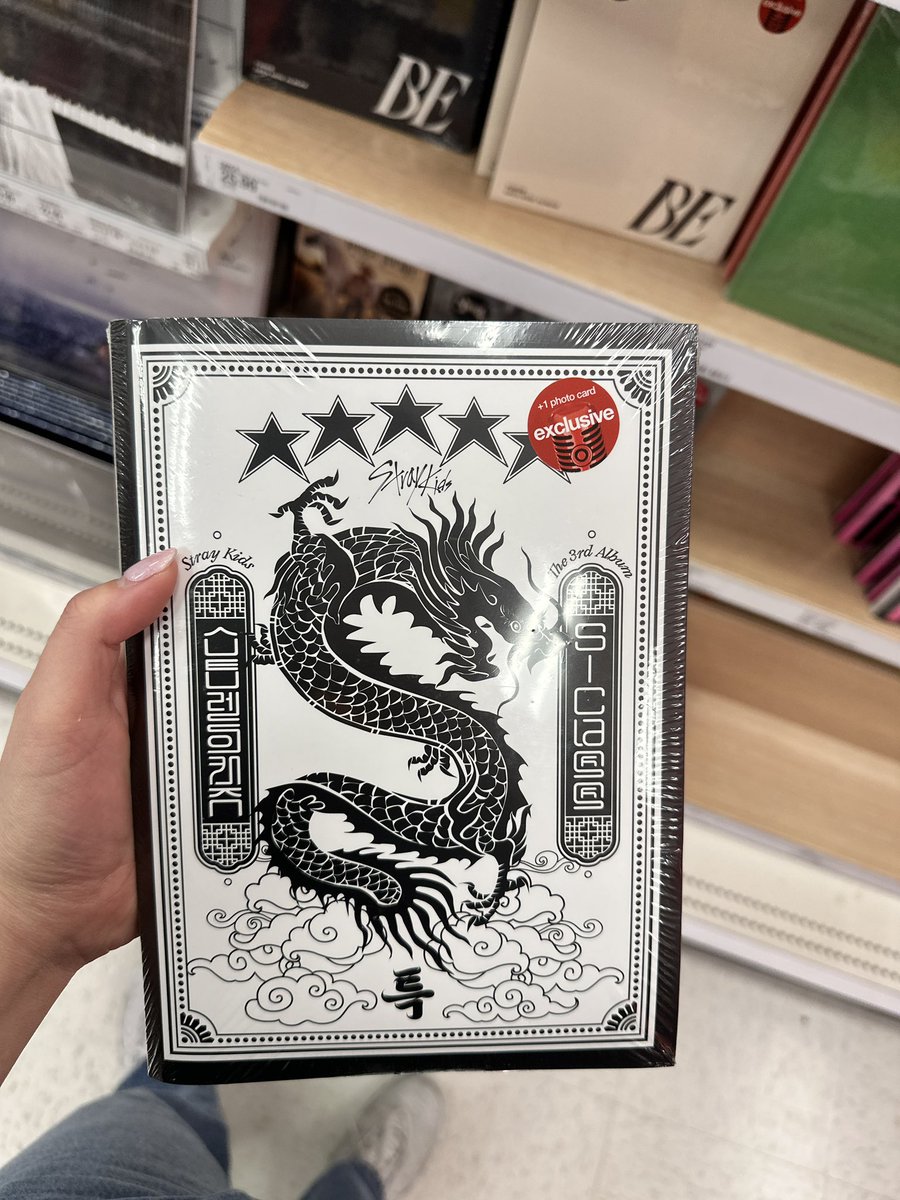 I wish the 5 star albums were hardcover!! 😭 i love the design and i know they’re probably trying to save costs to print softcovers but the these are SUCH good display