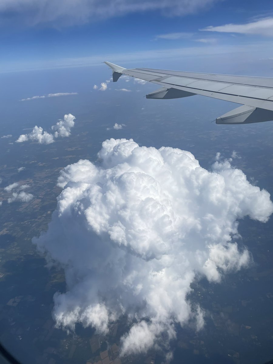 MelaninQuasar's tweet photo. This cloud fluffy af https://t.co/dGFxs0Xyda
