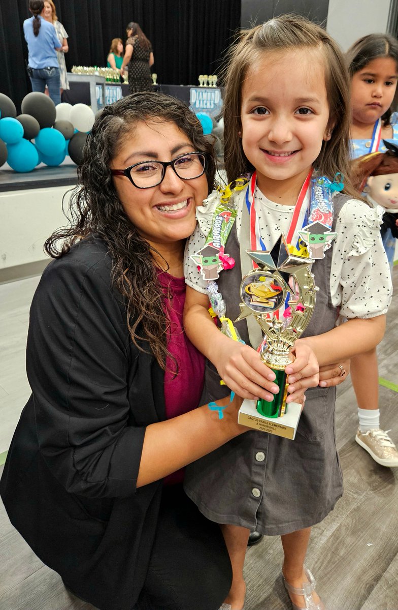 KM_Sotomayor's tweet photo. The girls had such a great year. Can't thank their teachers enough for guiding them and getting them ready for the next year 
@lduenas_CTE
 and Ms. Tadros you all are amazing!!! 1st grade and 3rd grade ready🤩
#ctestickstogether https://t.co/lU06uQgPTy