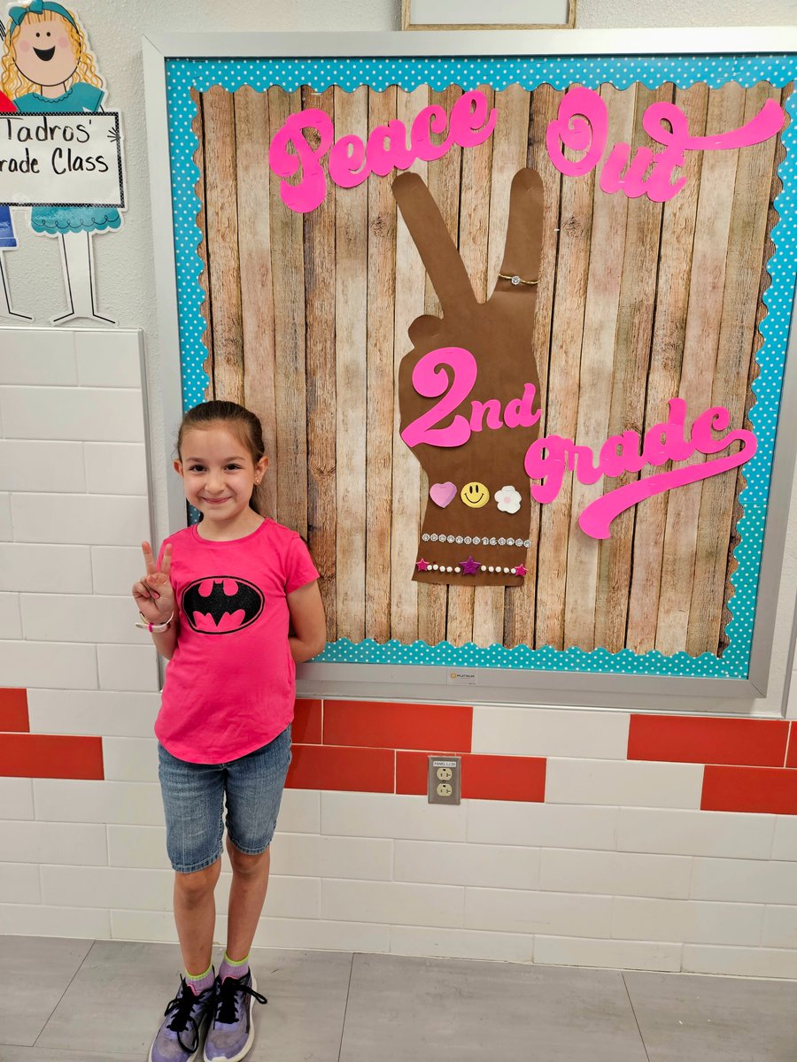 KM_Sotomayor's tweet photo. The girls had such a great year. Can't thank their teachers enough for guiding them and getting them ready for the next year 
@lduenas_CTE
 and Ms. Tadros you all are amazing!!! 1st grade and 3rd grade ready🤩
#ctestickstogether https://t.co/lU06uQgPTy