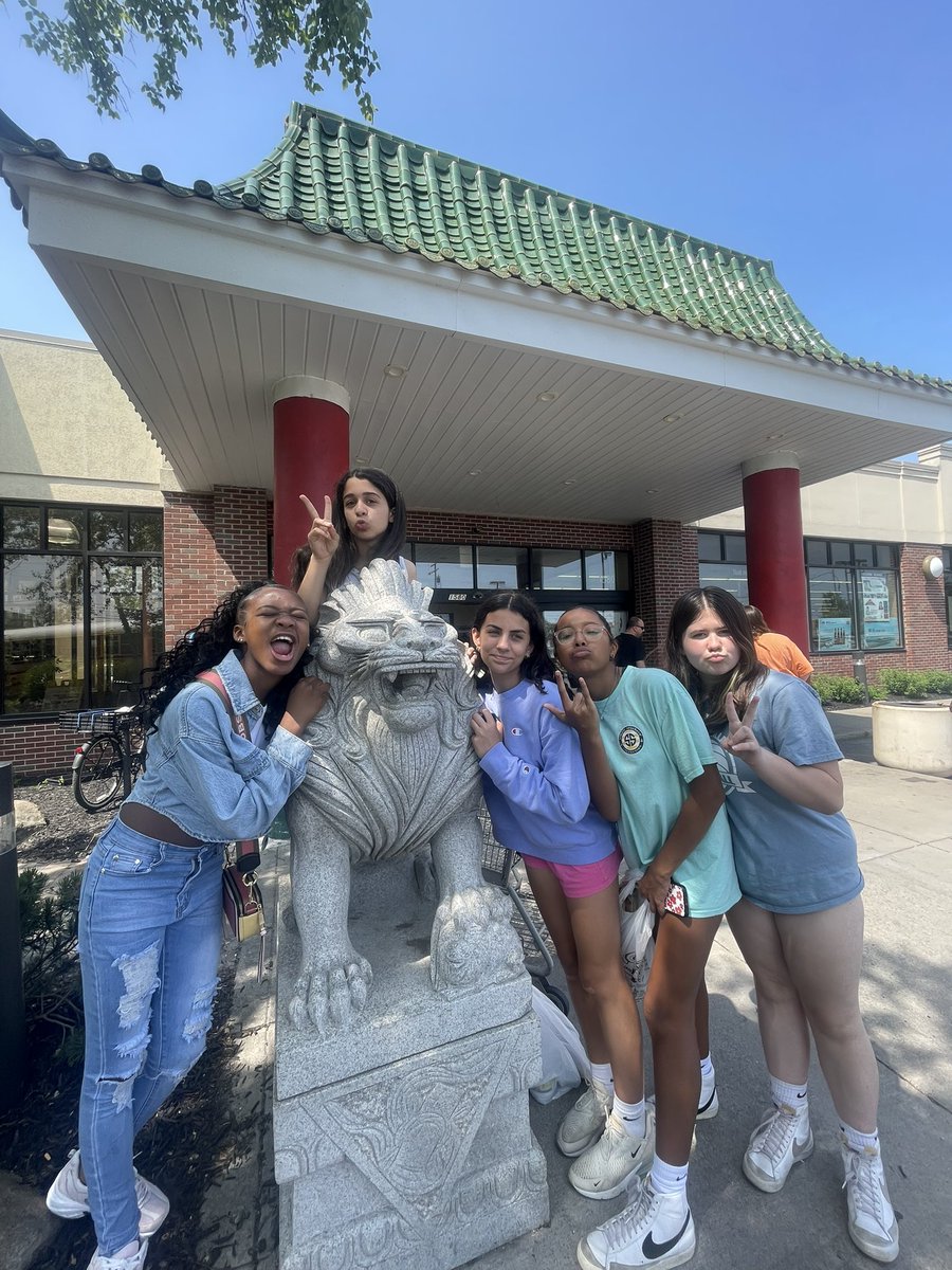 kmayermms's tweet photo. MMS All Star Team in the CLE for our cultural market tour trip! 💚 https://t.co/9vaP1wDPaO