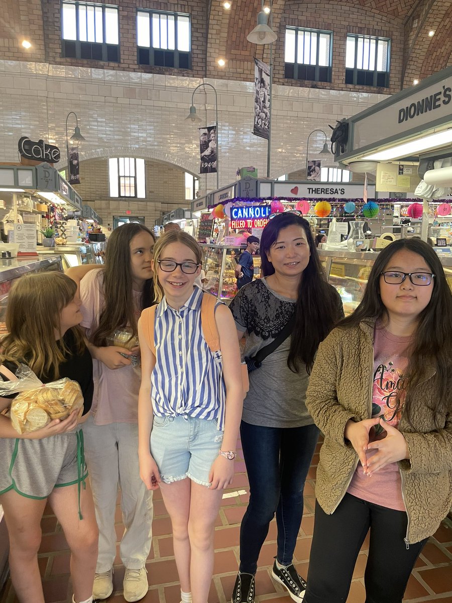 kmayermms's tweet photo. MMS All Star Team in the CLE for our cultural market tour trip! 💚 https://t.co/9vaP1wDPaO