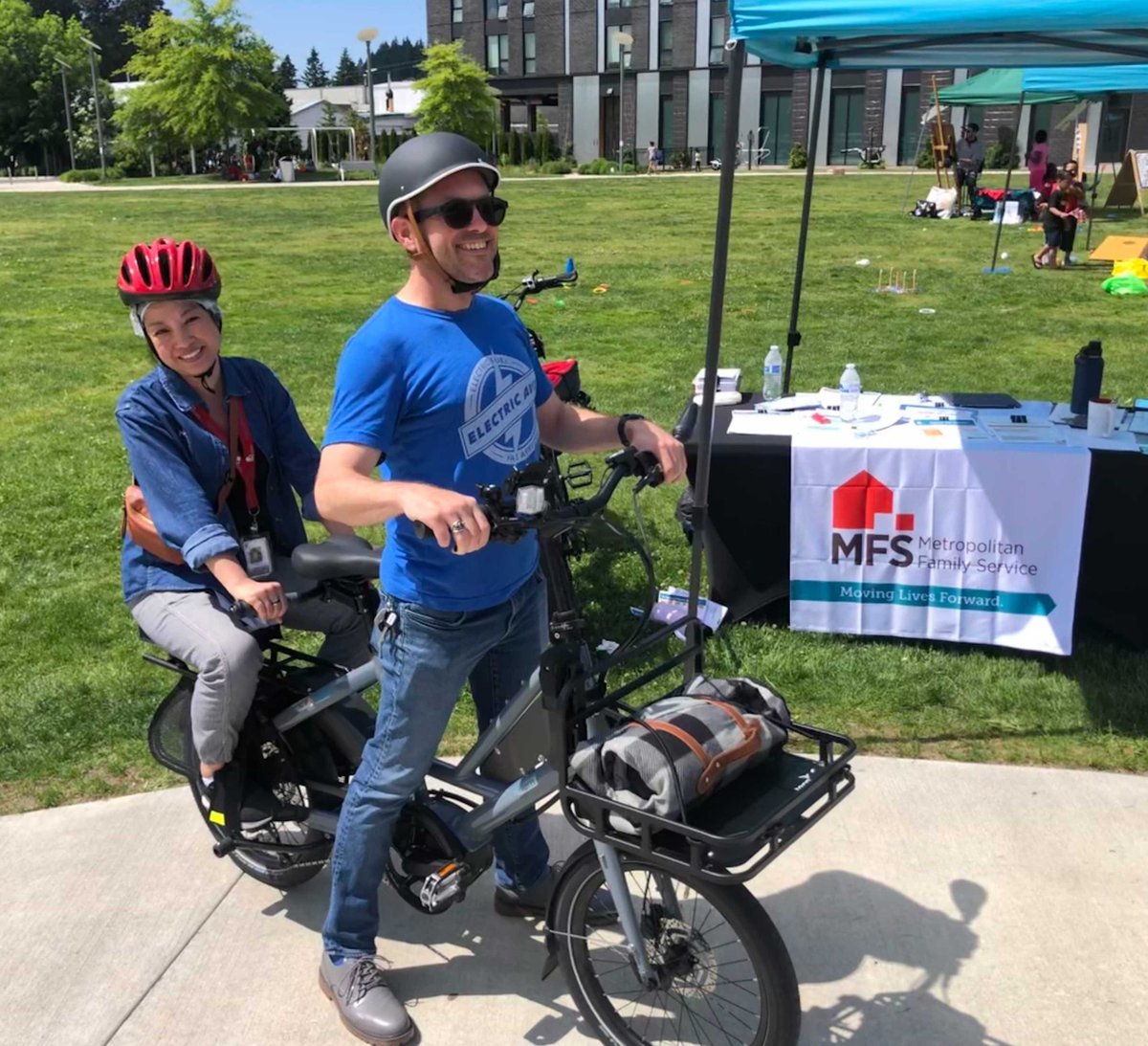 ForthMobility's tweet photo. Our E-cargo bikes clocked 20 test rides in four hours at Gateway Discovery Park Familia Fest last Saturday! We offer EV &amp; e-bike education with our partners @mfspdx on their Electrified Ways to Work program. 

Read more!
👉https://t.co/IhdB3CIE7O

#ebikes #micromobility #electric https://t.co/H3BTVWYZxj
