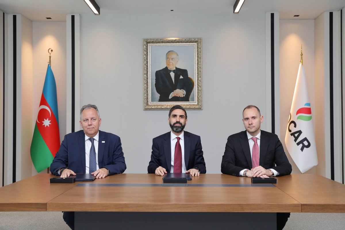 SOCARofficial's tweet photo. #SOCAR|ın prezidenti Rövşən Nəcəf Macarıstanın #MVMGroup şirkətinin baş icraçı direktoru Karoli Matrai ilə görüşüb.
⬇️⬇️⬇️
🔗https://t.co/TbHxJoZHSz https://t.co/DoMGxAhvJq