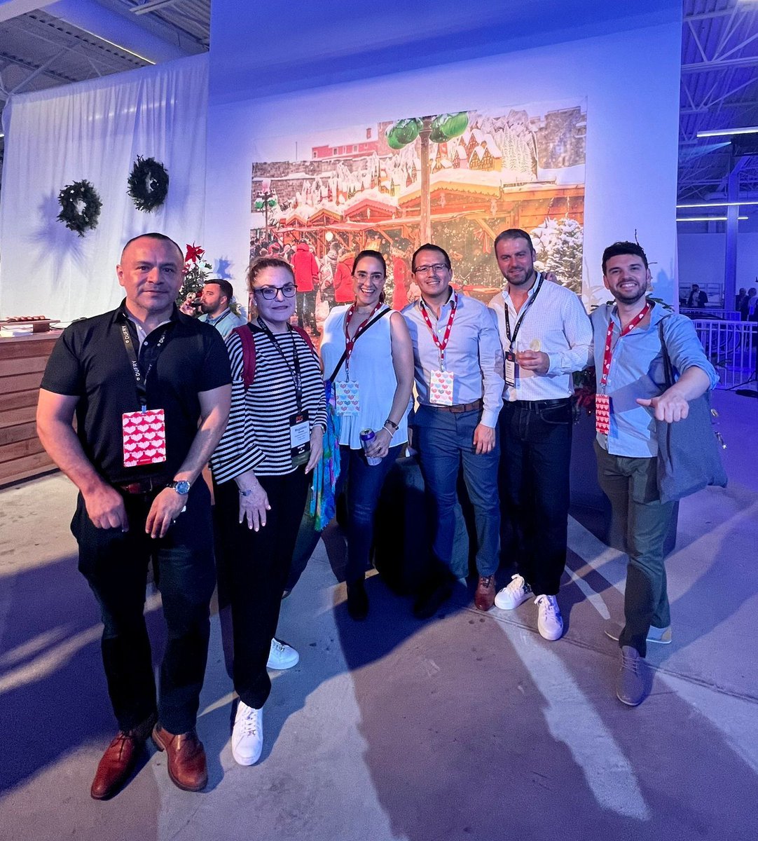 prcentralmx's tweet photo. Ya en la recta final de @Rendez_VousCAN 2023, evento anual insignia de #DestinationCanada. 🇨🇦🍁

-@alethia_gv, Directora de Destination Canada en México.
- Sergio Vargas, Travel Trade Manager Destination Canada en México.

#RVC2023 #ExploreCanada https://t.co/PH4lhwYDp6