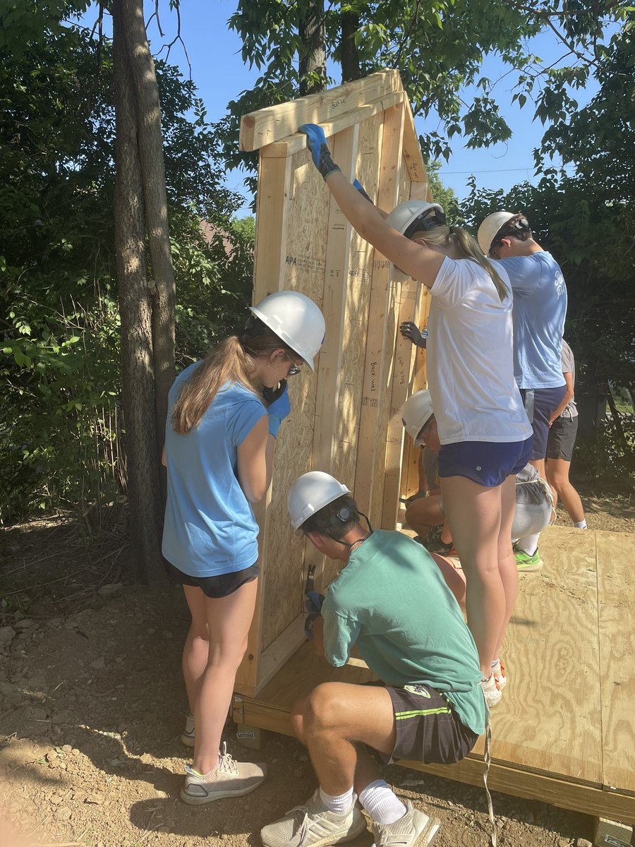 gunnlccd's tweet photo. This rockstar group of US @CountryDay students spent the first day of summer break volunteering with @HabitatCincy! We built most of a shed from the ground up and did a little painting too. #wearecountryday https://t.co/4KvuVCRiVq