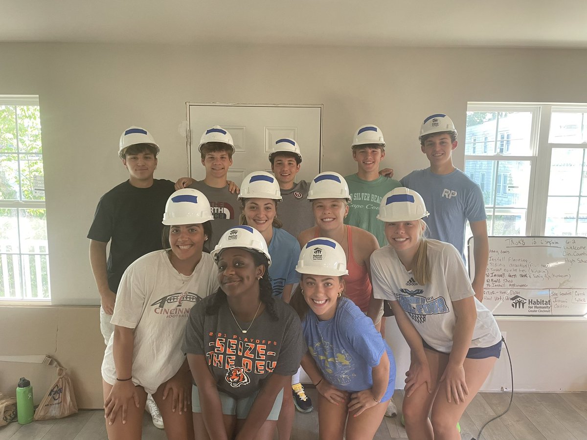 gunnlccd's tweet photo. This rockstar group of US @CountryDay students spent the first day of summer break volunteering with @HabitatCincy! We built most of a shed from the ground up and did a little painting too. #wearecountryday https://t.co/4KvuVCRiVq