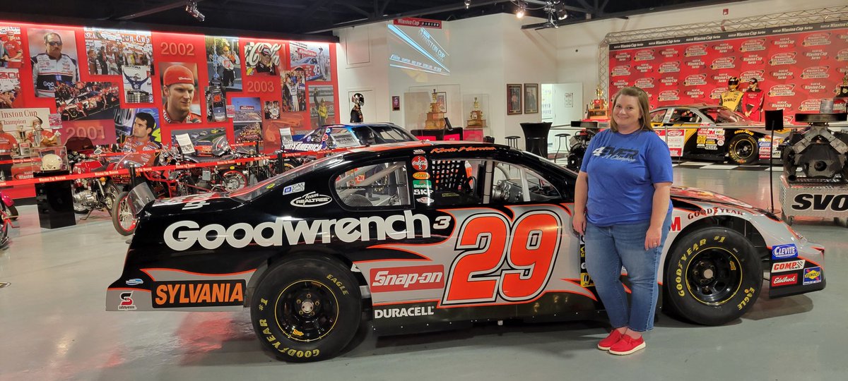 jamietuckergurl's tweet photo. Visited the Winston Cup Museum today and look what is there! A Harvick #4EVER29 cut away car! Such an interesting place full of history and very kind people. #winstoncup #NASCAR #4EVER #harvick4thewin https://t.co/v6Whg7KfrG