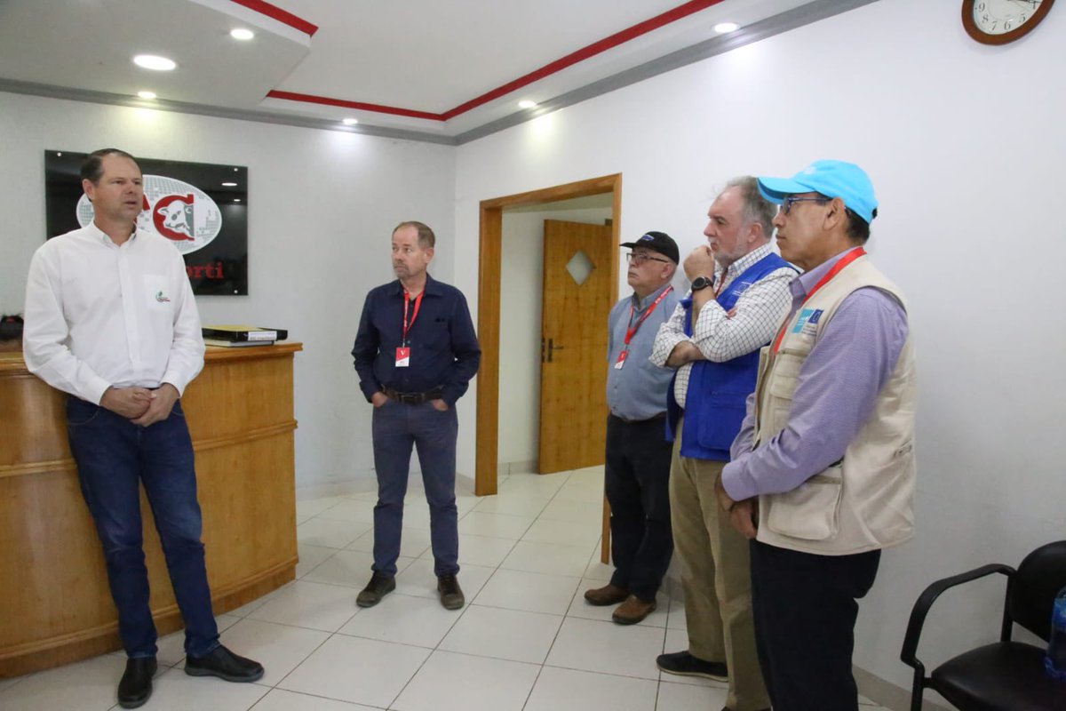 🌿🙌Conociendo esfuerzos de innovación productiva y gestión del agua en el Chaco. Compartimos encuentros con la Fundación Ideagro y FrigoChorti que con tecnología y optimizando el uso del agua logran una producción más eficiente.