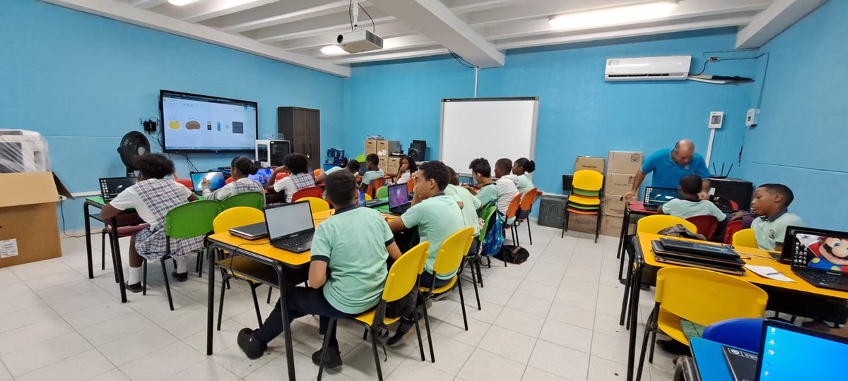 EducontinuaUN's tweet photo. 🌟 ¡Tenemos grandes noticias para la Sede Caribe de la Universidad Nacional de Colombia! 📚🔬

A través del proyecto de "Armonización de la Investigación y Extensión", hemos presentado el exitoso programa "Las Niñas y Los Niños Científicos" a la comunidad. https://t.co/tYdWcaH9me