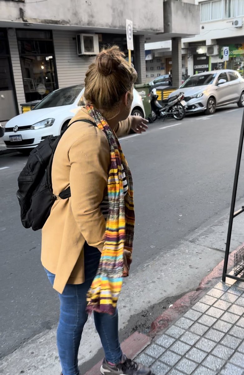 Martidescalzo1's tweet photo. Esta mujer intento sacarme el celular hoy entre 9 de julio y cañada. Tengan mucho cuidado. Esta con un hombre en muletas @VivireNuevaCba @VivireNuevaCba https://t.co/i9Gt6czBGV