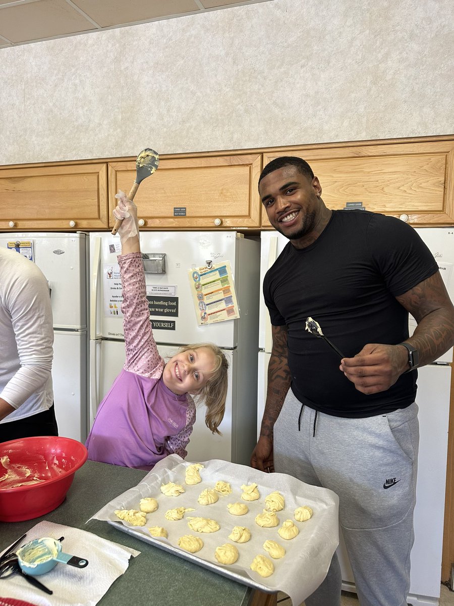 WILL NORMAN (@wthrill3) on Twitter photo Me being able to help put smiles on the faces of Ronald McDonald House families is a great feeling. If you’d like to donate to help keep these families stay close to their seriously ill children you can donate on their website. @RMHCNF <a href="/Fl_Victorious/">Florida Victorious</a> #FVFoundation Me being able to help put smiles on the faces of Ronald McDonald House families is a great feeling. If you’d like to donate to help keep these families stay close to their seriously ill children you can donate on their website. @RMHCNF <a href="/Fl_Victorious/">Florida Victorious</a> #FVFoundation