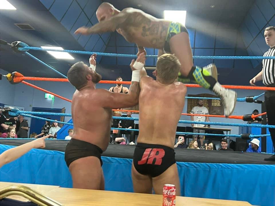 Wee_Westie29's tweet photo. The main event is now a TAG TEAM match! @AndyTheWildman & @jasonreedwres VS @TheOdDiTy_33 & @KezEvans95 @IronGirdersGym @FPWAsylum . @FPWAsylum VS @IronGirdersGym π
#TeamFPWAVSTeamIronGirders #TeamFPWA #TeamIronGirders #IronGirders #FPWA #GirdersBuilt #FifeFierce https://t.co/IrtYWDKCls