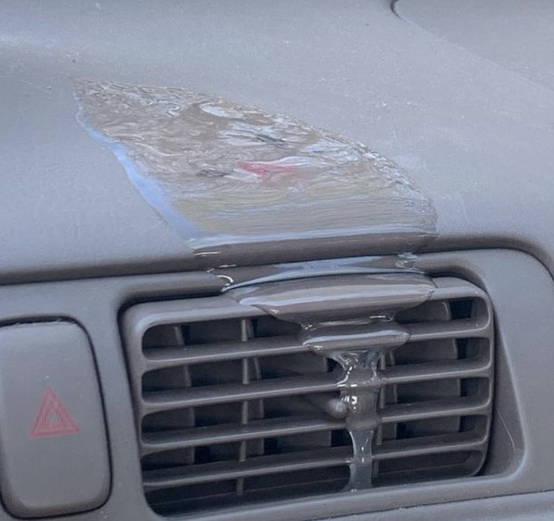 Malfs12's tweet photo. dashboard pig :( https://t.co/2r71JbogPO