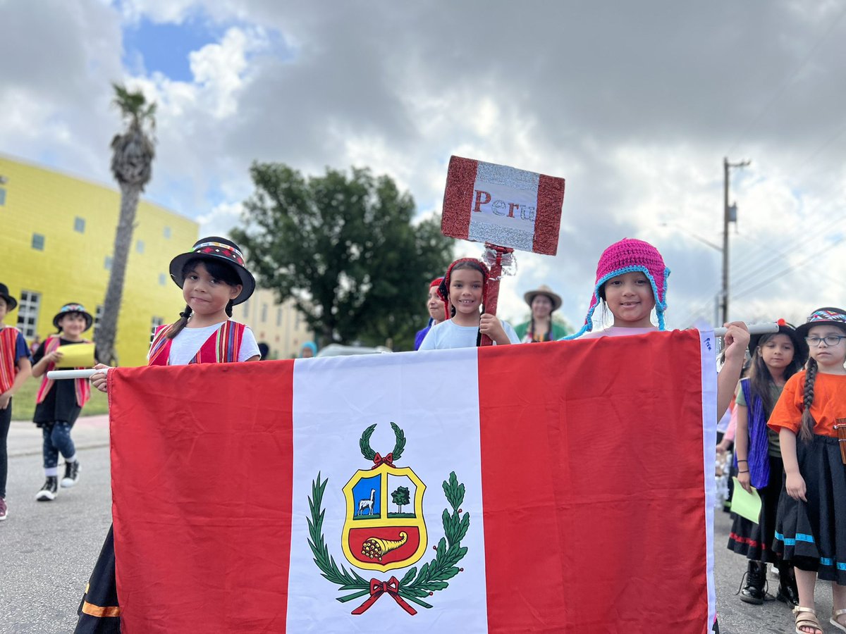 DrH_OnTheEdge's tweet image. Little Girls with Dreams Are Women with Vision! Had so much fun watching the Annual Parade of Nations at our @LasPalmasEISD Leadership School for Girls! Look the joy in their eyes and the pride in their spirit!
#HerStoryMatters
#EdgewoodProud
@WeGoPublic @SACharterMoms