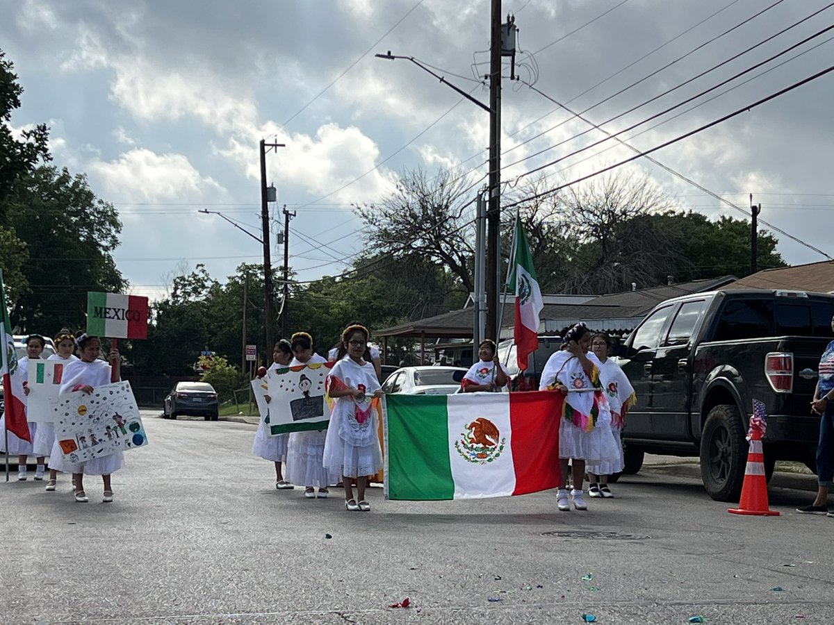 DrH_OnTheEdge's tweet image. Little Girls with Dreams Are Women with Vision! Had so much fun watching the Annual Parade of Nations at our @LasPalmasEISD Leadership School for Girls! Look the joy in their eyes and the pride in their spirit!
#HerStoryMatters
#EdgewoodProud
@WeGoPublic @SACharterMoms