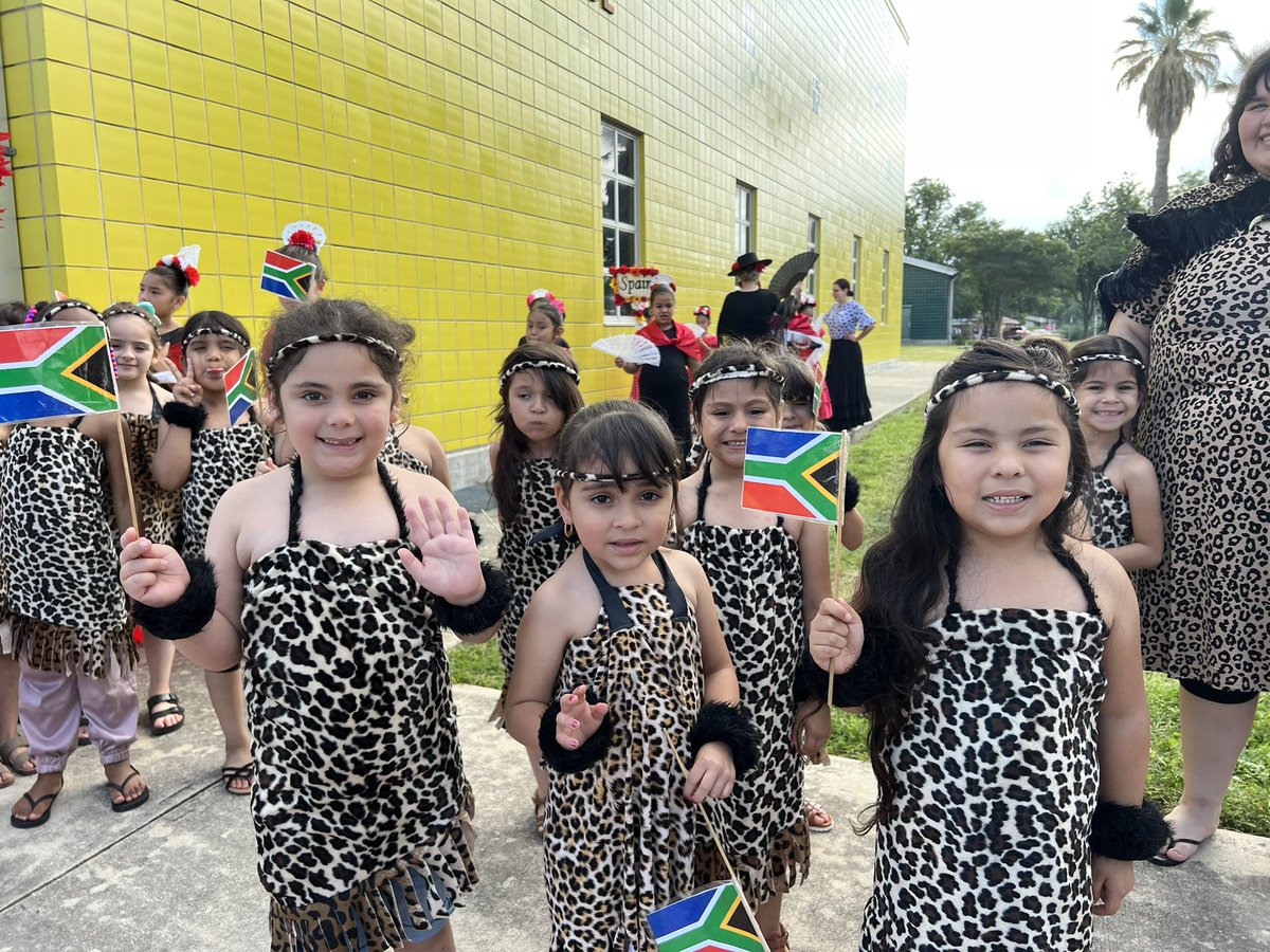 DrH_OnTheEdge's tweet image. Little Girls with Dreams Are Women with Vision! Had so much fun watching the Annual Parade of Nations at our @LasPalmasEISD Leadership School for Girls! Look the joy in their eyes and the pride in their spirit!
#HerStoryMatters
#EdgewoodProud
@WeGoPublic @SACharterMoms