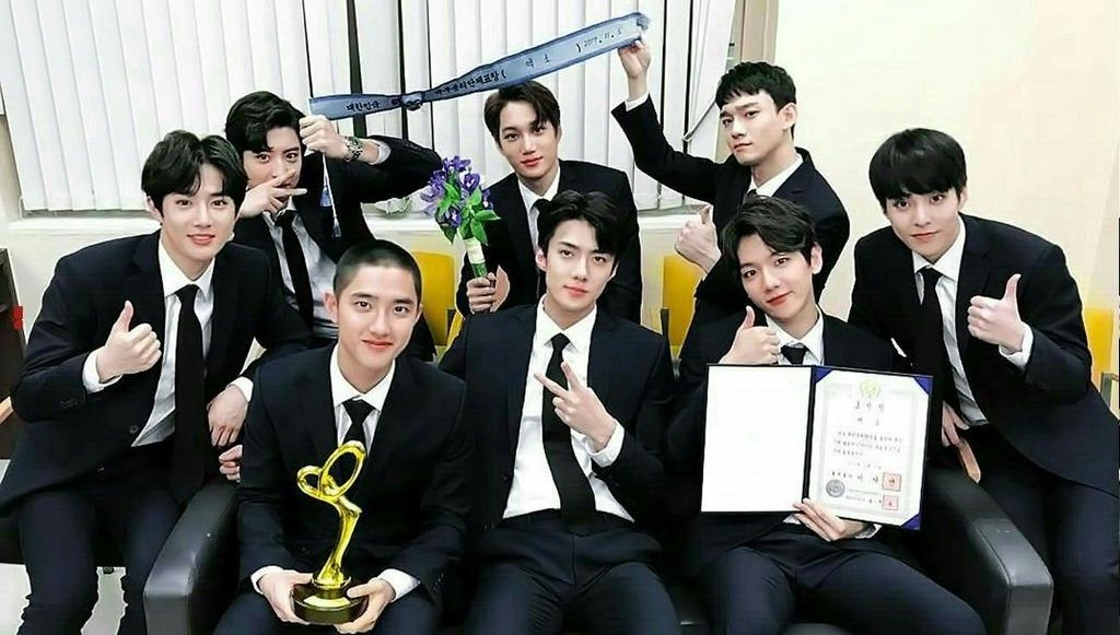 X_Exoplanet1's tweet photo. یه خسته نباشید ویژه به همه کسایی که امروز از صبح مشغول بودن🫂💙
از اکسو ممنونم که باعث شد من این جمع خوب و صمیمی رو پیدا کنم 🩵

WE SUPPORT EXO COMEBACK
 EXO COMEBACK 2023
@weareoneEXO
#WeStandWithEXO #WeStandWithCBX https://t.co/fEsfQFjWhK