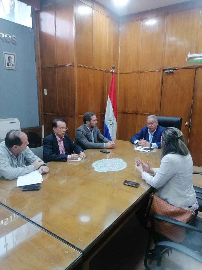 Compartimos una amena mesa de trabajo con el MOPC. Conversamos sobre la importancia de impulsar proyectos que transformen la infraestructura del país a través del trabajo en conjunto, reafirmando nuestro compromiso con el progreso del Paraguay.