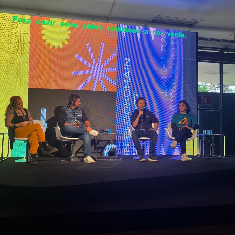 SecretNetwork's tweet photo. Sharing Secrets in Brazil! 🇧🇷
@Scrt_Portuguese Lead and #SCRTAgent Coordinator @lucafortes7 presents on Secret and utility in NFTs during @_nft_brasil. Want to get involved, and learn more about Secret? Jump into the Secret Discord today!
Join us: https://t.co/EdivuPh0CD
$SCRT https://t.co/I2AqWvgj46