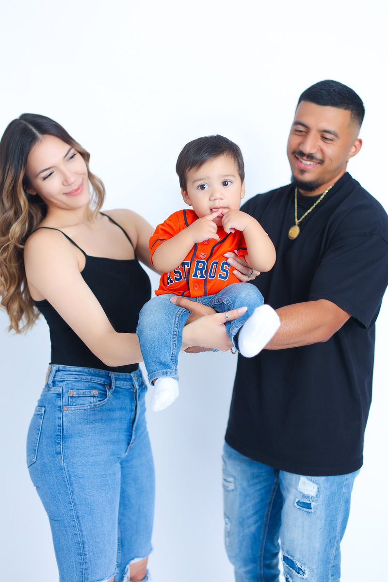 EloyJr_2's tweet image. 365 days in the books. Happy 1st Birthday Elijah Julian 🤞🏽🫶🏽💙