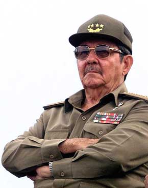 Aquel que tuvo los cojon.... de decirle a uno de los más poderosos ejércitos que si uno de sus hombres se atreve a poner un pie en guerra en #Cuba, aquí dejará al menos, la bota con la pierna entera #RaulEsRaul Muchas Felicidades en su 92 cumpleaños este #3deJunio
