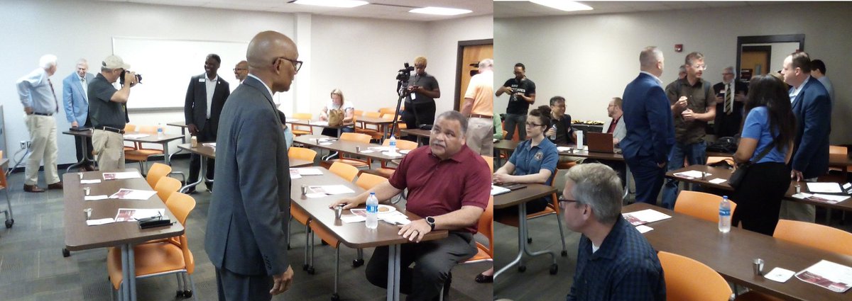 I85Cyber's tweet photo. @aumontgomery Full house during today's @aumontgomery #AIResearch Lab Open House. #DrJamesLocke, #TerryDavisMBA &amp; others walked @I85Cyber community through the particulars of #deeplearning, #DataScience &amp; more. Business owners/execs, IT professionals, biologists/academia all totally engaged. https://t.co/Ybhrl8B8Yy