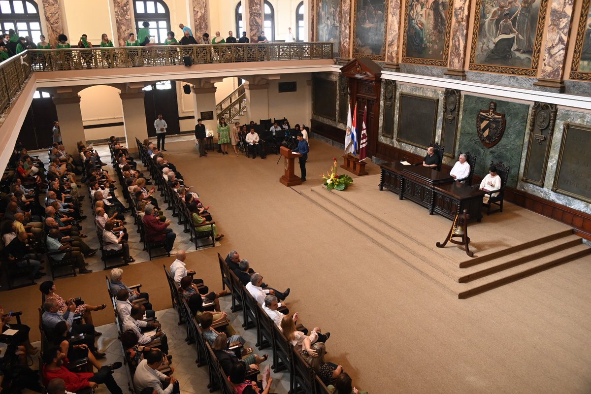 PartidoPCC's tweet photo. #Cuba Silvio Rodríguez: Doctor Honoris Causa de la Universidad de La Habana en nombre de la trova cubana de todos los tiempos https://t.co/EUaLrcUovn https://t.co/VBOIDruTe7