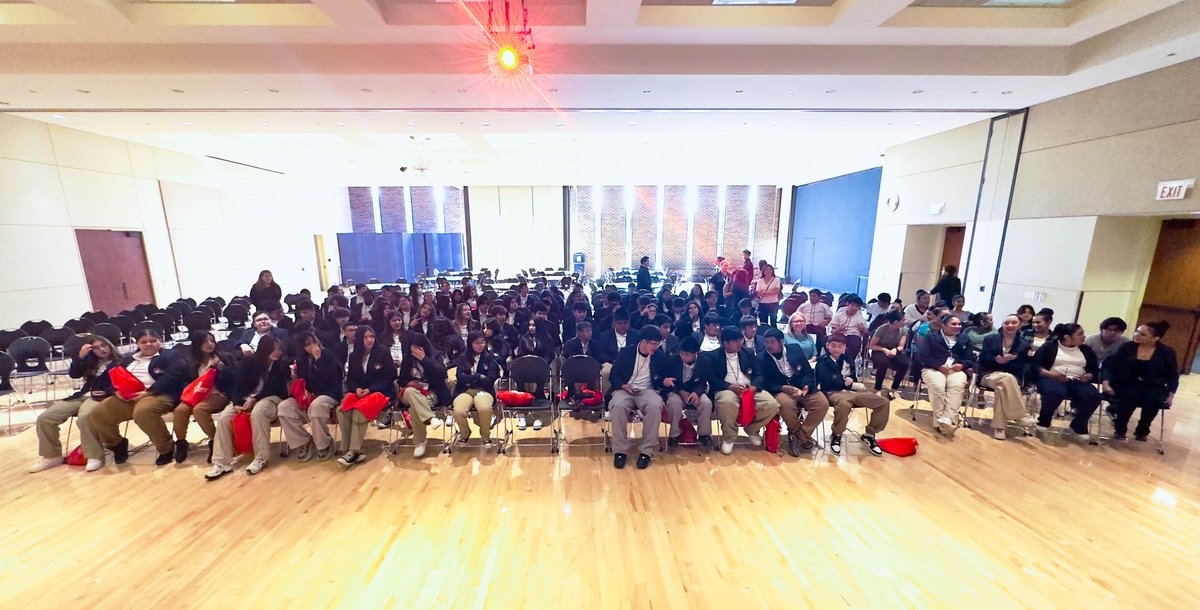 LMSMrZunigaLIA's tweet photo. Our FIRST @WeGoD33 @latinosinacti0n leadership conference at @UICnews ! Thank you so much to @kdavissa , @TrejoCarbajal, @YoSoyLaLay, @DrChristieLMS, the board of education, @Je7yruso, and everyone else that helped make this amazing event happen! #LIA #famiLIA #igniteLMS⚡️ https://t.co/Kw3GnywIxM