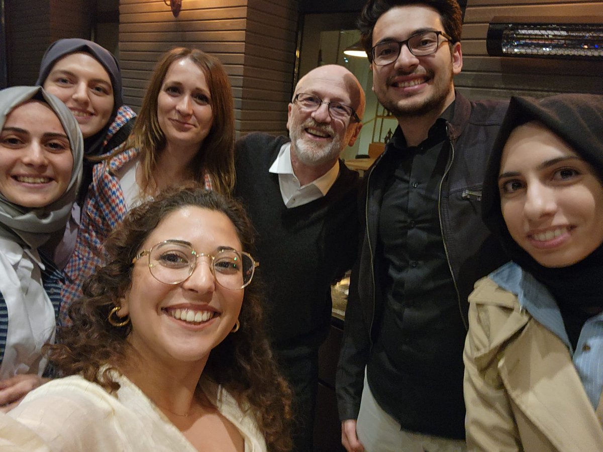 Hderyay's tweet photo. Prof. Dr. Tarık Tihan hocamız sayesinde negatif bakış açımız değişti, ufkumuz genişledi. 😊 https://t.co/nc3QmkWXSo