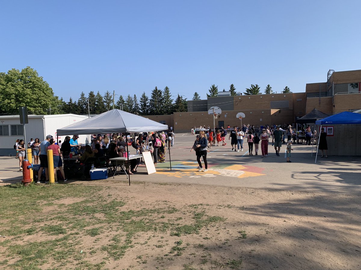 ROPShdsb's tweet photo. FUN FAIR is back! Thank you School Council! #ROPSROCKS #funfair https://t.co/2A7ZaOSMy4