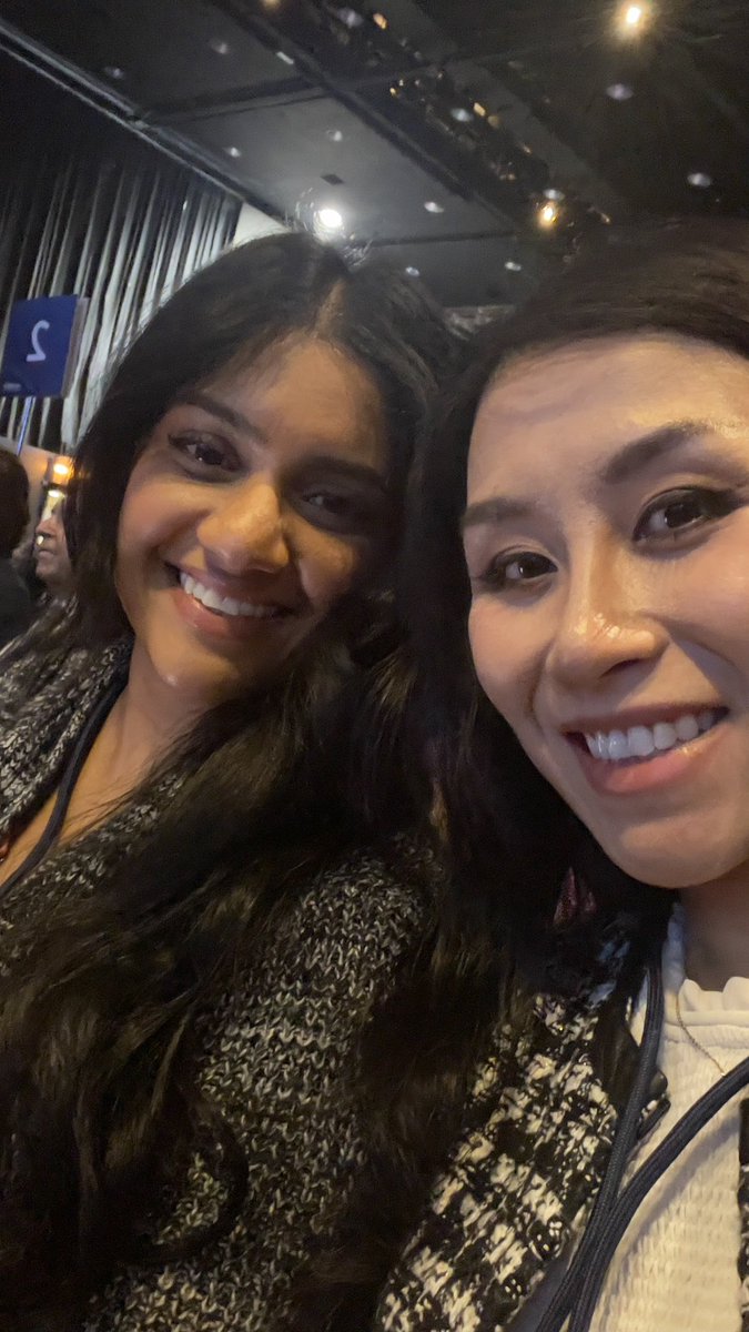 YatingWang885's tweet photo. With the exceptional star fellow, the recipient of the prestigious Merit Award from @ConquerCancerFd and a poster presenter at #ASCO2023. Honored to be part of the #ASCOtrainee community. #ASCO23 https://t.co/iHzd4zR6Ms