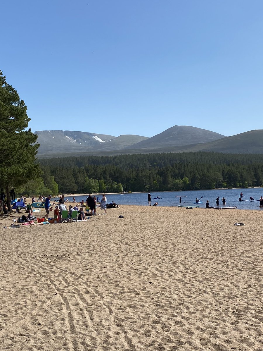 a_d_mills's tweet photo. @theiaincameron On the beach on loch Morlich on Wednesday- the photo shows a few remaining patches of snow on the Cairngorms, but it looks more like Apline Europe with the sun https://t.co/ywItYdhtaF