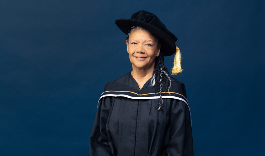 MountRoyalU's tweet photo. Cheryl Foggo, noted author, researcher, journalist, playwright and filmmaker, is the recipient of an Honorary Doctor of Laws. Cheryl celebrates Black and mixed-race Canadians through her novels, films, plays and editorial works. #MRUgrad https://t.co/2WxA1odNn0 https://t.co/qawJLB3qKE