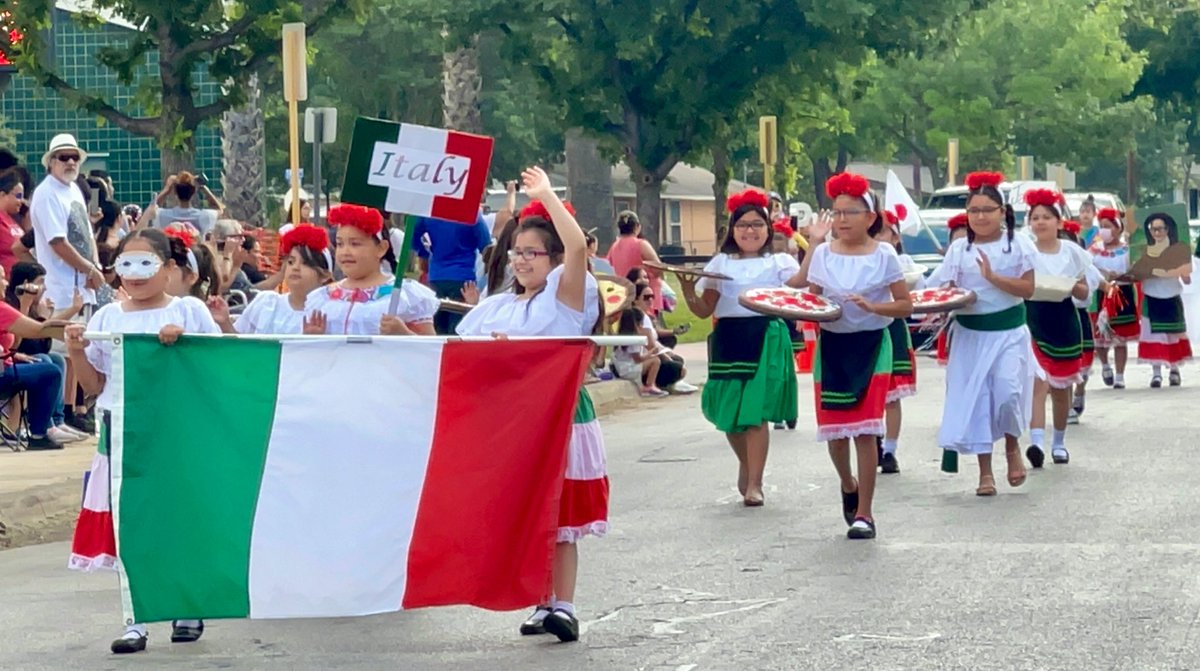 genevie79cr's tweet image. Thank you for joining us as our leaders celebrated the diverse cultures of countries from around the world during our 18th Annual Parade of Nations! @LasPalmasEISD #LPEPawsUp #LPLS4Girls @EISDofSA