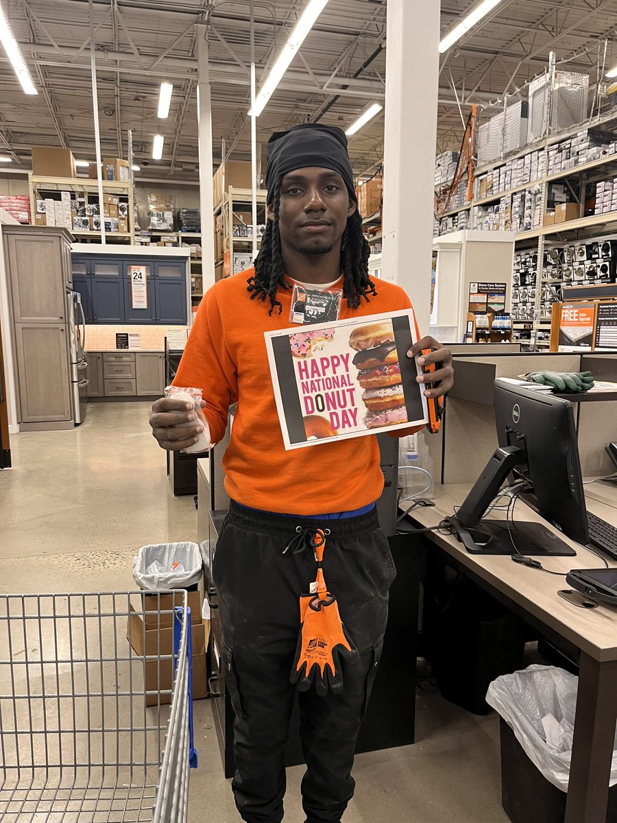 National Donut Day#0954#MET#Sweet Treats for our associates#0954