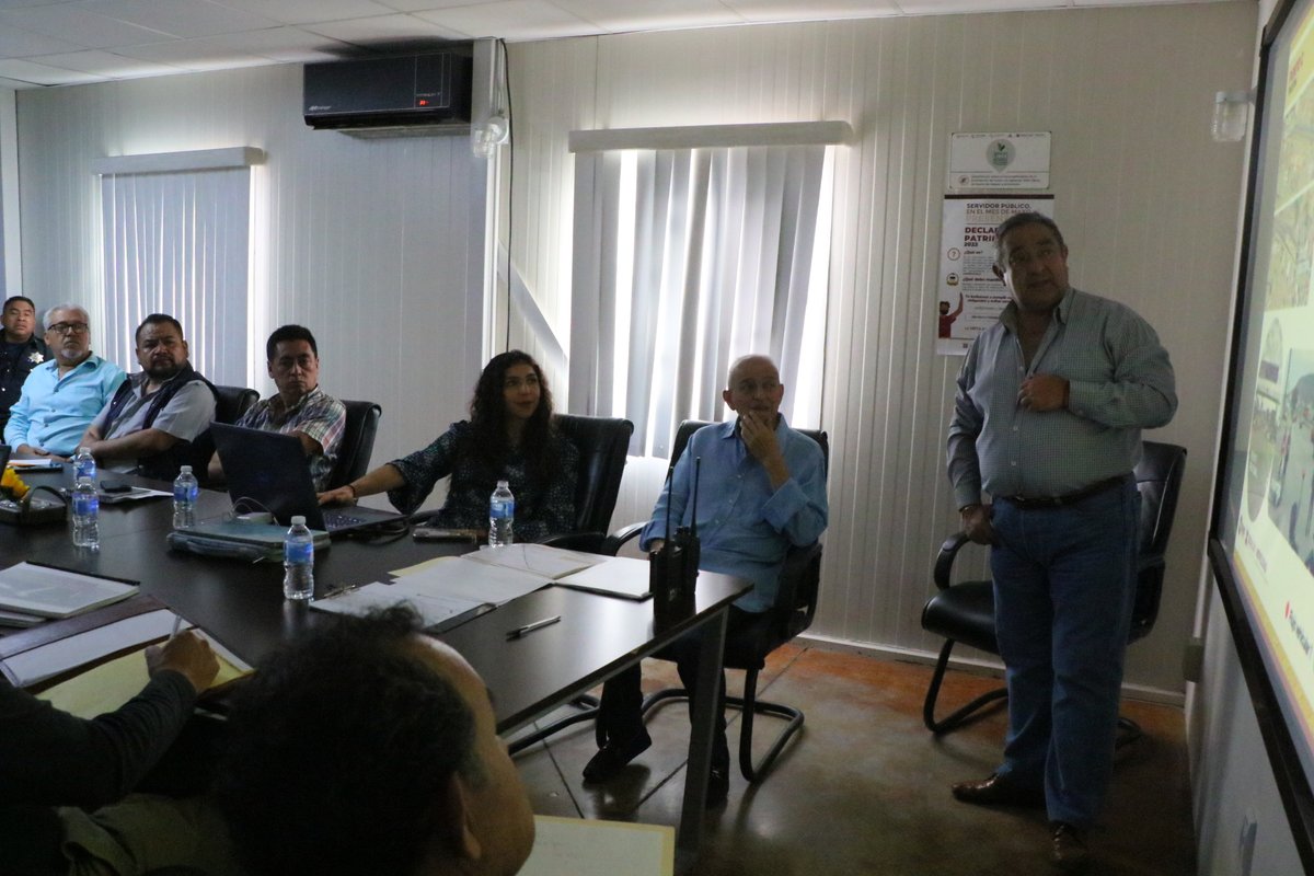 MovilidadHgo's tweet photo. El trabajo colaborativo permite conocer la situación de las personas desde diferentes perspectivas, lo que responderá de manera eficiente a las necesidades de peatones, ciclistas y conductores de la zona.
¡En equipo #HidalgoSeTransforma!
#MovilidadDigna https://t.co/3RyH41pCy4