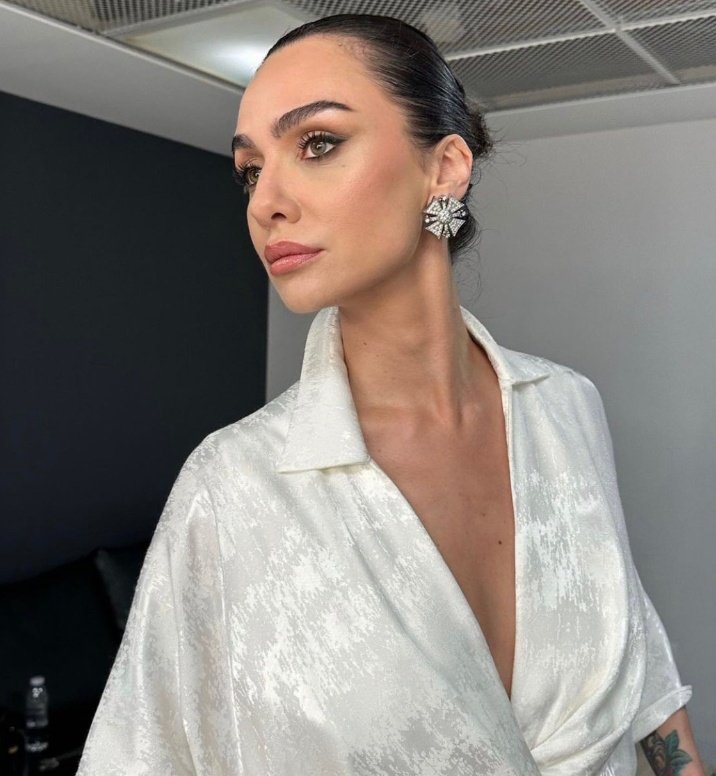 FrizbiTv's tweet photo. #BirceAkalay sen nesin böyle ya?
Güzelliğinin bir sınırı yok diye yorumluyorum.. 🤍 https://t.co/pcECmdxhq1