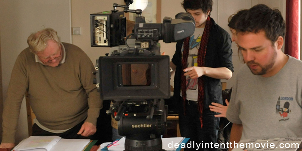 DeadlyIntentmov's tweet photo. First AD checks in with the Camera crew with suggestions for the next 'take'.  #deadlyintent #horror #Amazon prime
https://t.co/RYKoTBdUn3 https://t.co/OvdHBDcXP6