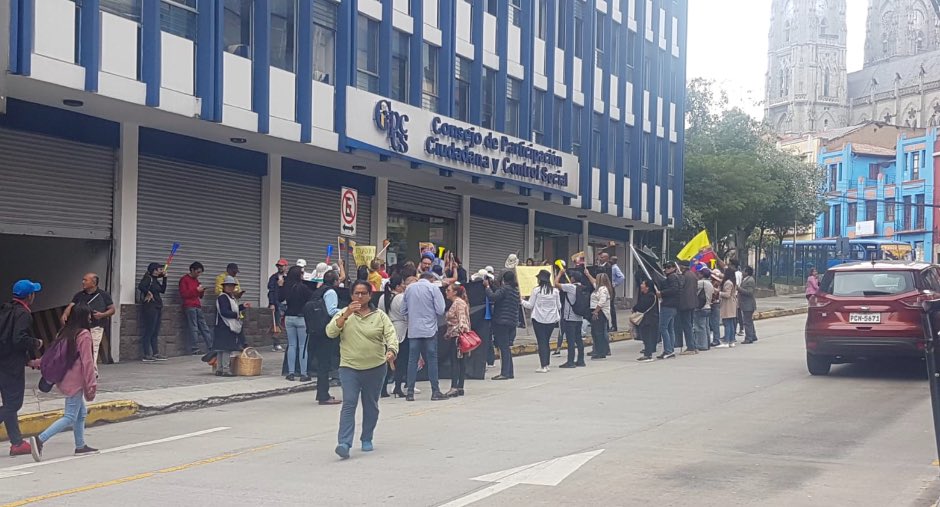 MashiRafael's tweet photo. La fiscal 10/20 cada vez más sola. Así pasa con los tontos útiles, en el fondo despreciados por las oligarquías a las cuales se entregaron. Si no, miren a Moreno😉
#LosCorruptosSiempreFueronEllos https://t.co/YBfhlbGfQ8