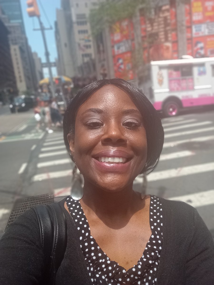 KalishaOnline's tweet photo. Fun in New York City at #Thrillerfest2023!🍎 If you're here come to Empire East tommorow at 3:00 for my panel with @lisaunger, Walter Mosley, Heather Graham, Clare Mackintosh, Joseph Finder and Sarah Pekkanen. Signing #RunningToFall and #SpeakingOfSummer after! #Thrillerfest #ITW https://t.co/pZPO8KkVdF