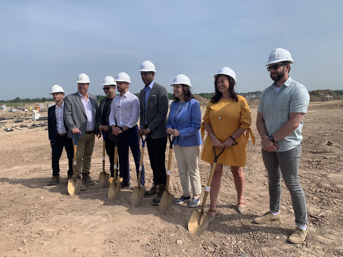 ROPShdsb's tweet photo. @Effie_ONB @Sflecce @MayorRobBurton @OakvilleTrustee @TrusteeRocha Such a pleasure to meet you @Effie_ONB!  What an exciting day for @HaltonDSB &amp; @CurtisEnnisHDSB 
Here we grow again! ❤️ https://t.co/n2GDi7u8QQ