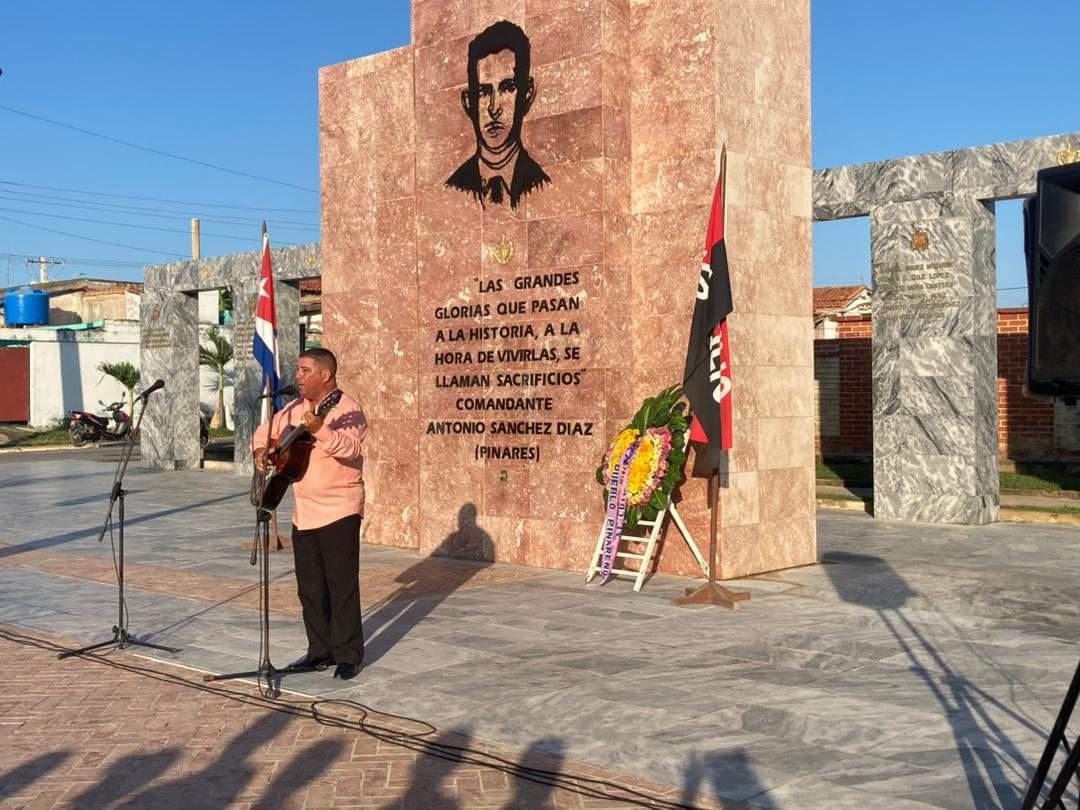Homenaje en #PinardelRío al aniversario 56 de la caída en combate del internacionalista, integrante de la guerrilla del Che en Bolivia,  Antonio Sánchez Díaz,  el Comandante Pinares, patriota insigne del municipio #PinardelRío #CubaViveEnSuHistoria