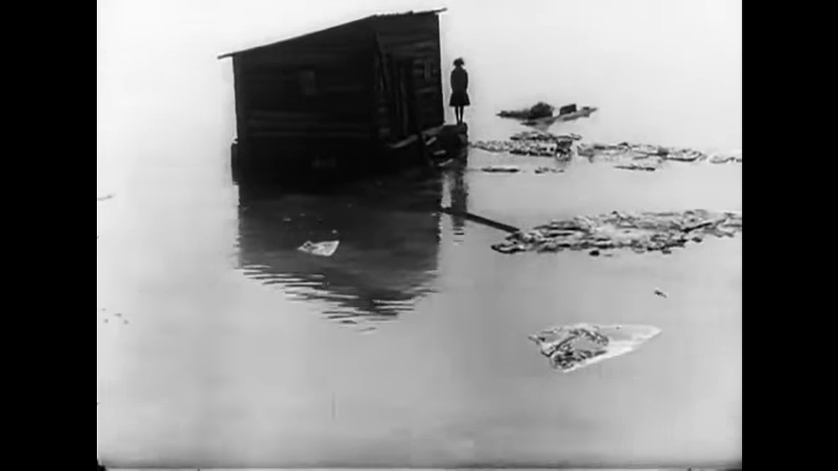 ColorisCinema's tweet photo. Por la ley (1926)

Una película bíblica, poética y llena de belleza. 

Hay mucho cine por descubrir y reivindicar en Kuleshov más allá de su conocido efecto. https://t.co/1Pu54T2qbp